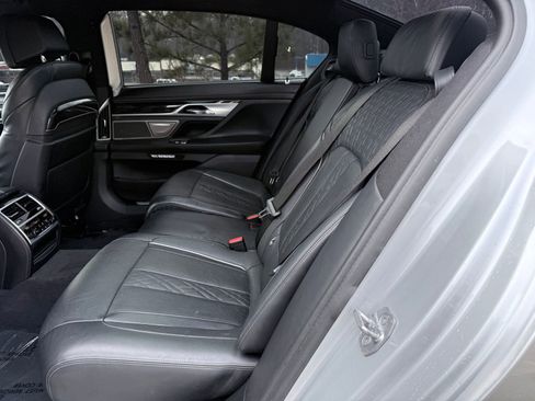 Used 2018 BMW 750i xDrive image 36