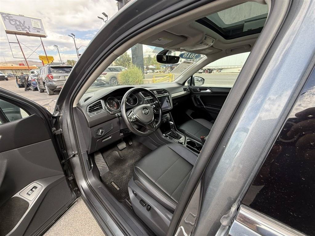 Used 2018 Volkswagen Tiguan SEL AWD/4WD image 15