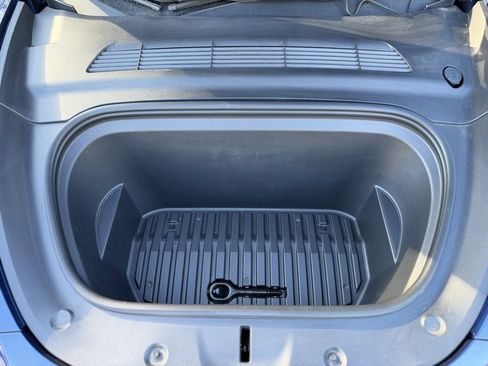 Used 2022 Tesla Model Y Long Range image 6