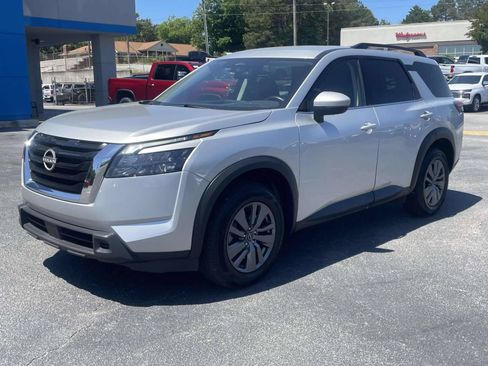 Used 2024 Nissan Pathfinder SV FWD image 6