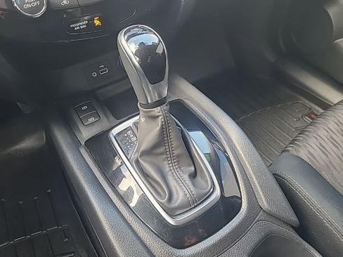 Used 2019 Nissan Rogue SV w/ Premium Package AWD/4WD image 18
