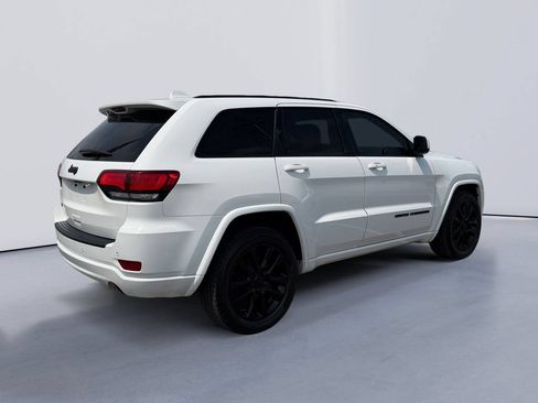 Used 2020 Jeep Grand Cherokee Altitude AWD/4WD image 3
