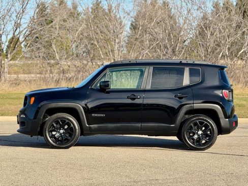 Used 2016 Jeep Renegade Latitude image 4