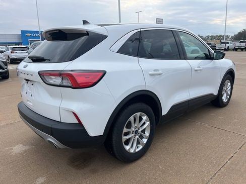 Used 2022 Ford Escape SE w/ Cold Weather Package image 4