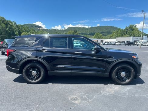 New 2025 Ford Explorer 4WD Police Interceptor image 4