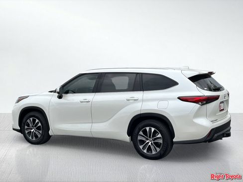 Certified 2021 Toyota Highlander XLE FWD image 5