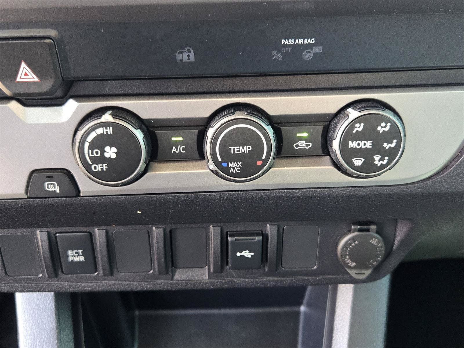 Used 2020 Toyota Tacoma SR5 w/ SR5 Appearance Package (SM) RWD image 17