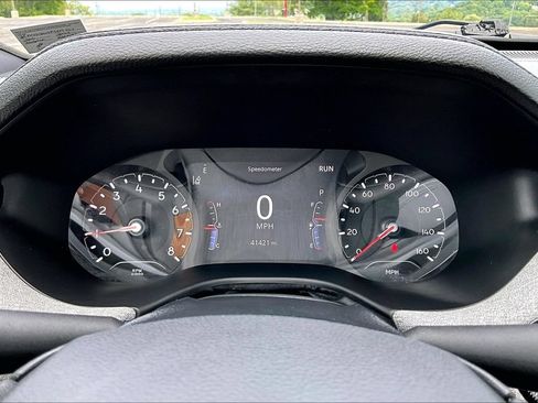 Used 2023 Jeep Compass Latitude w/ Sun and Sound Group AWD/4WD image 13