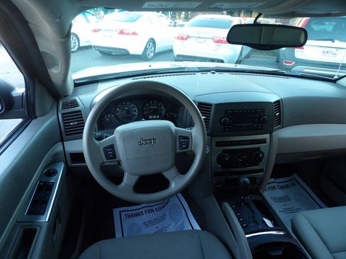 Used 2005 Jeep Grand Cherokee Laredo AWD/4WD image 5