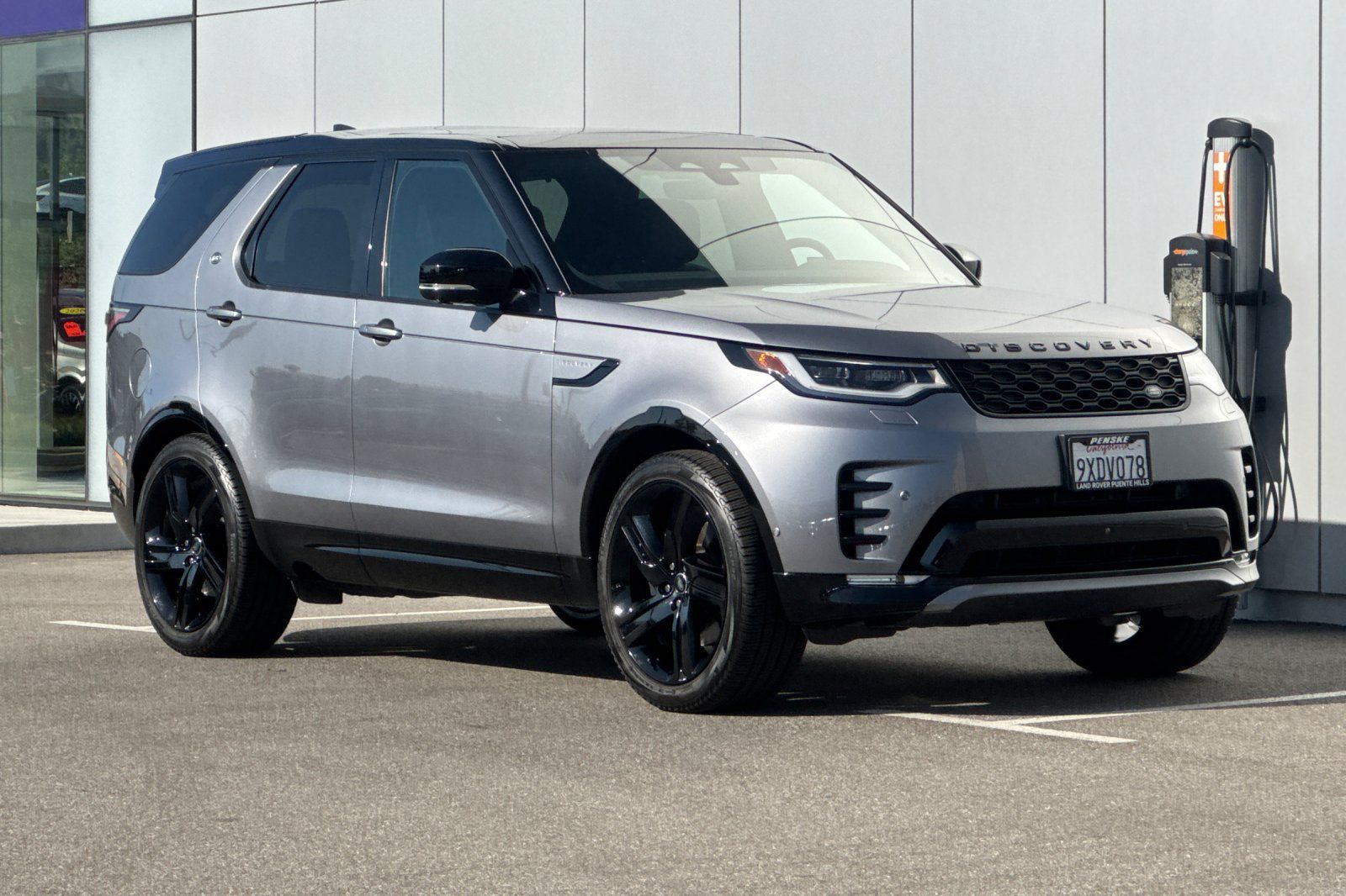 Used 2025 Land Rover Discovery Dynamic SE AWD/4WD image 7