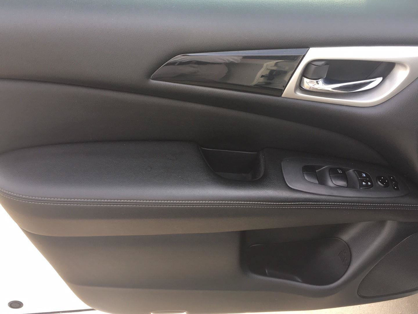 Used 2020 Nissan Pathfinder S FWD image 15