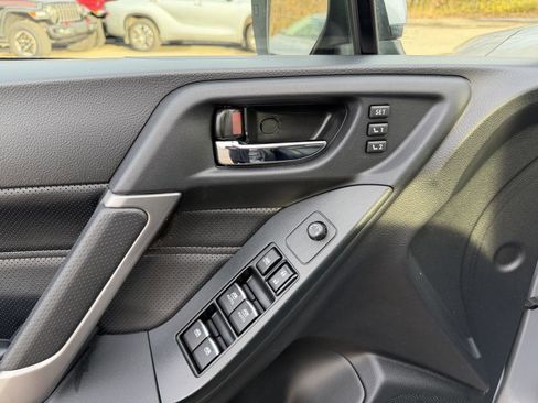 Used 2017 Subaru Forester 2.5i Touring image 9