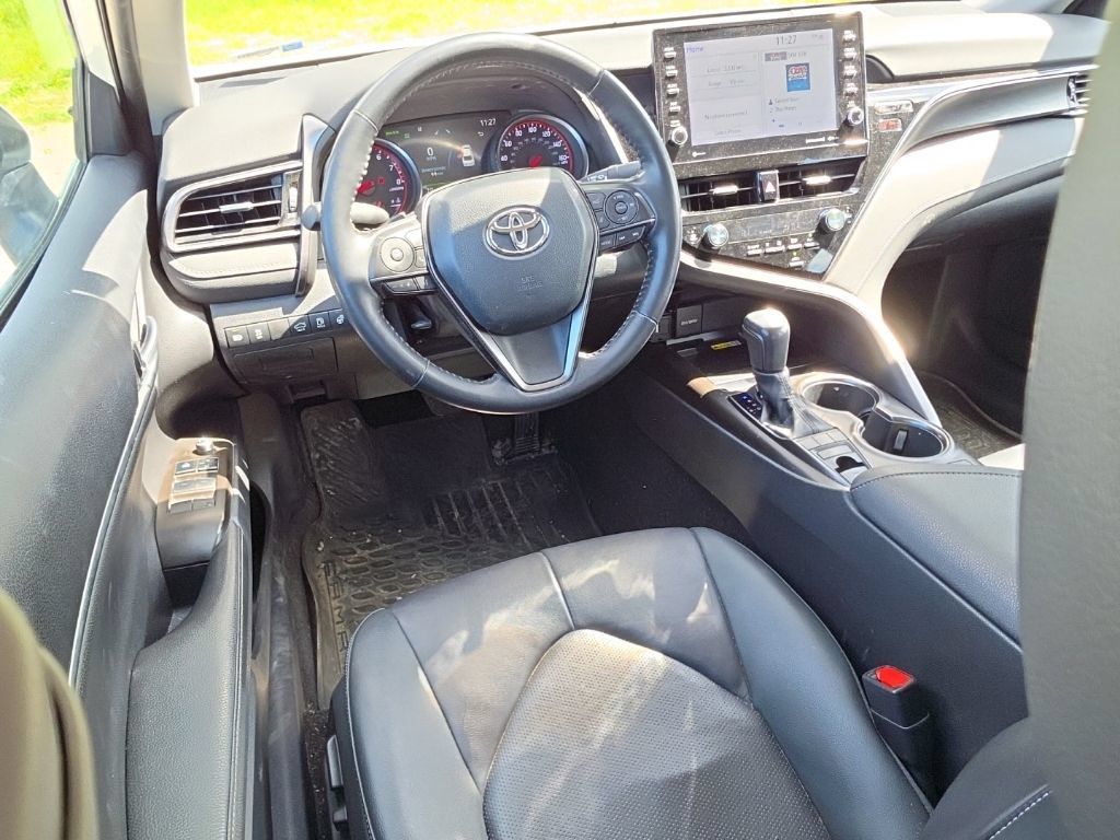 Used 2022 Toyota Camry XSE FWD image 6