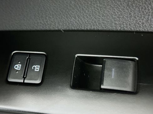 Used 2025 Toyota Camry SE image 28