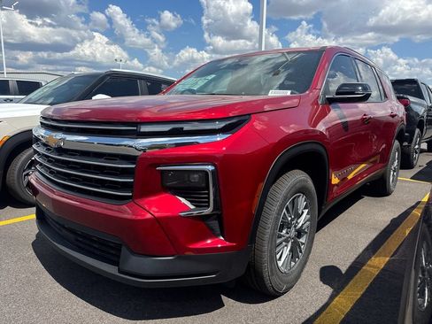 New 2027 Chevrolet Traverse LT FWD image 1