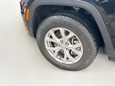 Used 2022 Jeep Grand Cherokee L Limited AWD/4WD image 34