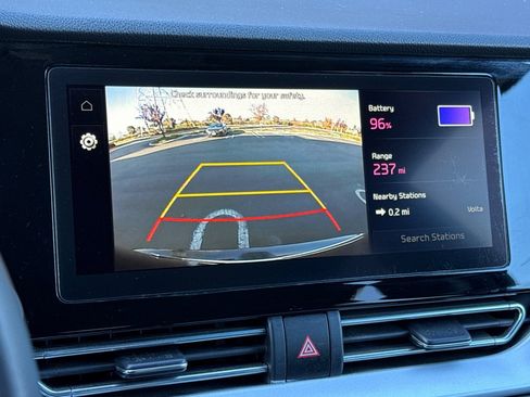 Used 2022 Kia Niro EX image 23