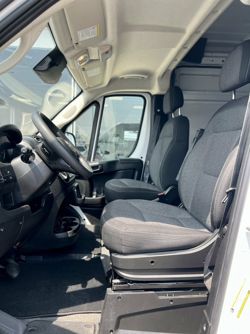 Used 2025 RAM ProMaster 2500 w/ Convenience Group FWD image 15