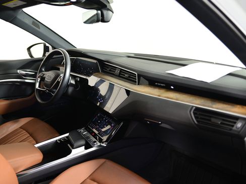 Used 2019 Audi e-tron Premium Plus image 19