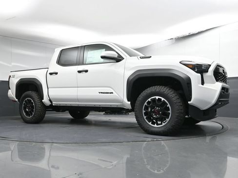 Used 2025 Toyota Tacoma TRD Off-Road AWD/4WD image 28