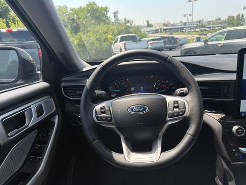 Used 2023 Ford Explorer Limited w/ Limited Technology Package AWD/4WD image 14