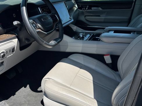 Used 2023 Jeep Grand Wagoneer 4WD w/ Convenience Group III image 2
