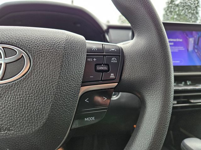 Used 2025 Toyota Camry LE FWD image 32