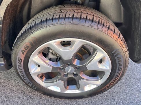 Used 2018 Jeep Compass Limited w/ Navigation Group image 10