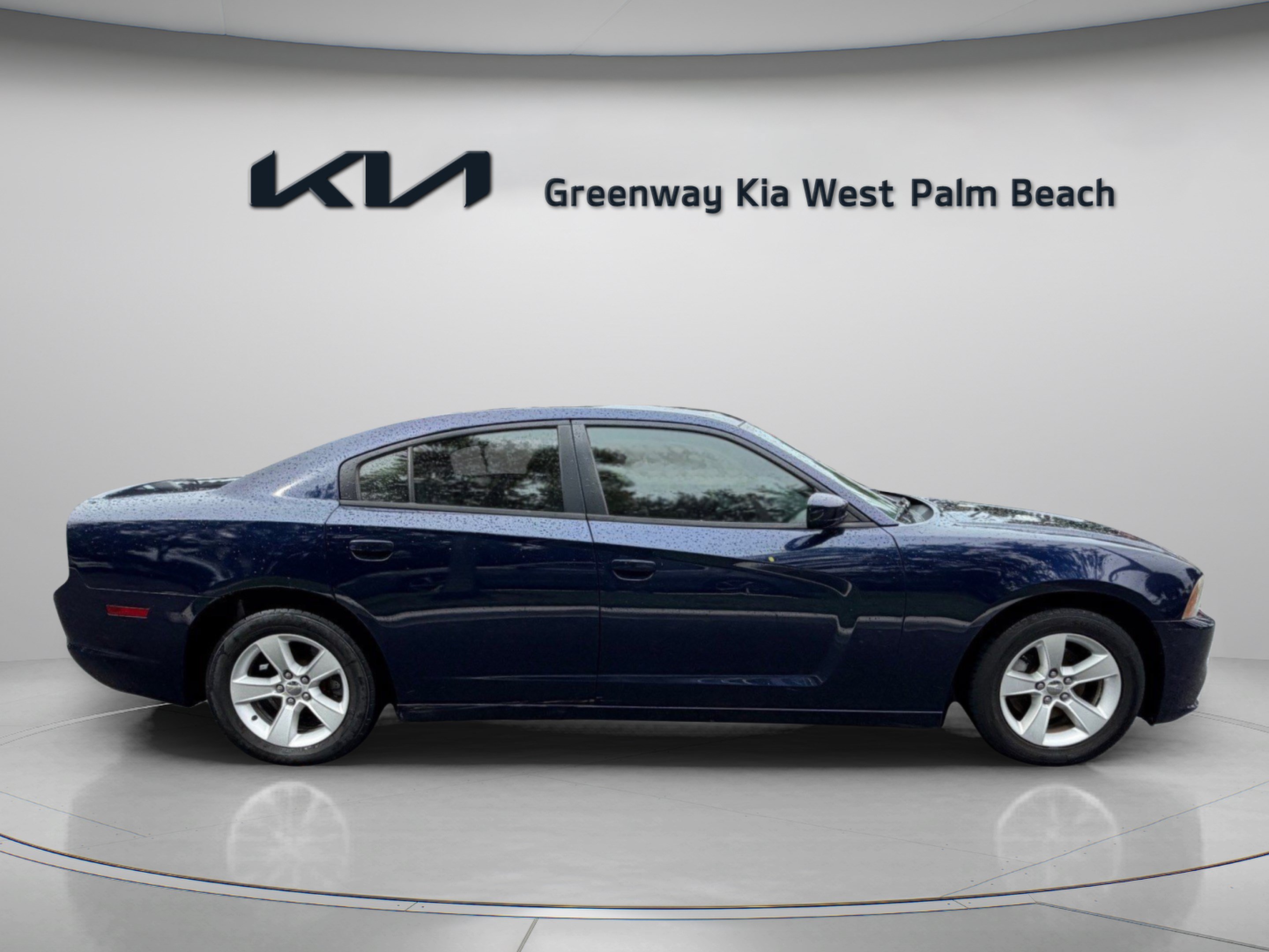 Used 2013 Dodge Charger SE RWD image 8
