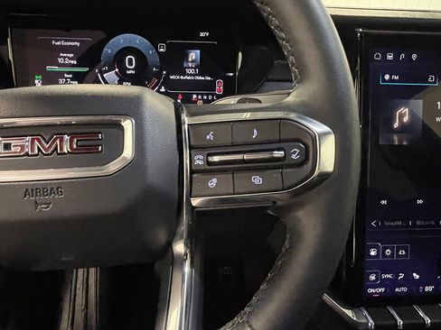 Used 2025 GMC Acadia Elevation image 38