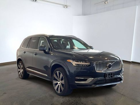 Used 2024 Volvo XC90 T8 Plus AWD/4WD image 3