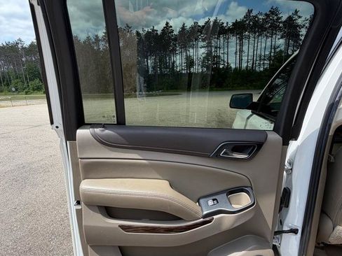 Used 2019 GMC Yukon XL SLT w/ HD Trailering Package AWD/4WD image 16