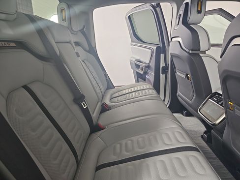 Used 2022 Rivian R1T Adventure image 22