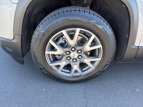 Used 2021 GMC Acadia SLE w/ Driver Convenience Package image 10