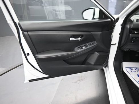Used 2025 Nissan Sentra SV FWD image 9