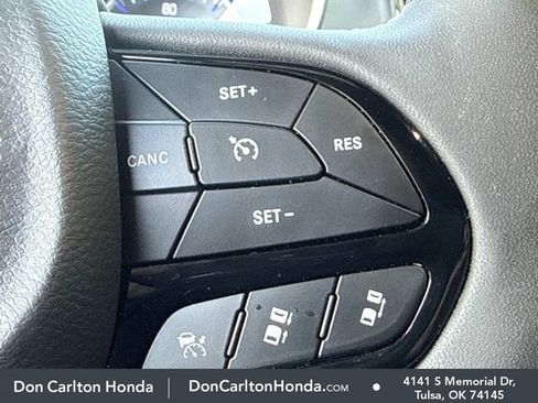 Used 2025 Chrysler Pacifica Limited w/ Trailer Tow Group FWD image 24