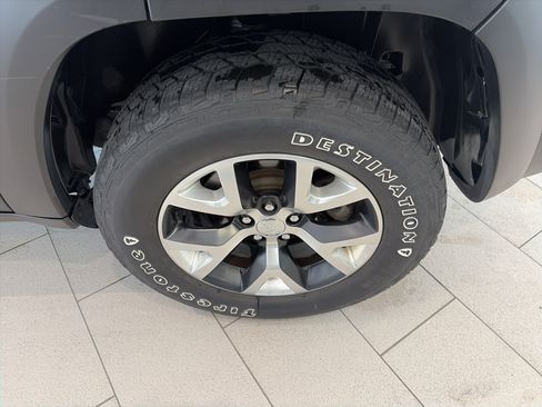Used 2016 Jeep Cherokee Trailhawk w/ Comfort/Convenience Group AWD/4WD image 12
