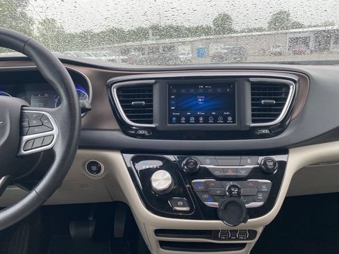 Used 2021 Chrysler Voyager Lxi FWD image 19