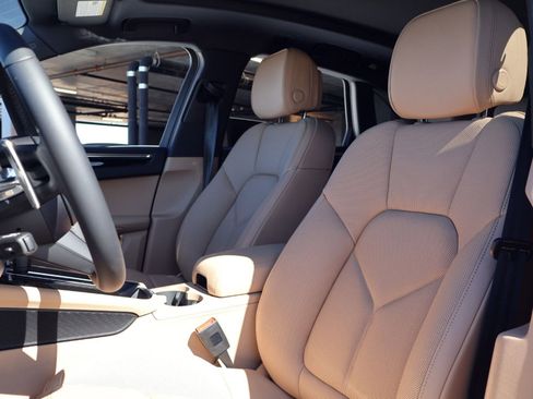 New 2026 Porsche Macan image 5