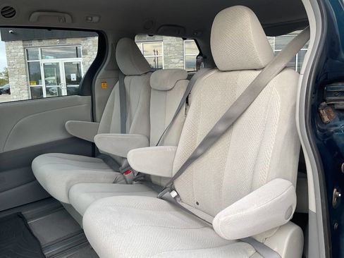 Used 2011 Toyota Sienna LE w/ Preferred Pkg FWD image 27