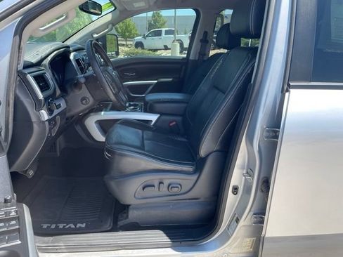 Used 2019 Nissan Titan PRO-4X w/ Pro-4x Convenience Package AWD/4WD image 13