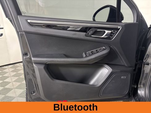 Used 2022 Porsche Macan w/ Premium Package Plus AWD/4WD image 9