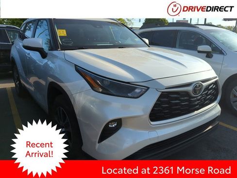 Used 2023 Toyota Highlander XLE AWD/4WD image 1