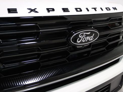 Used 2025 Ford Expedition Platinum w/ Stealth Performance Package AWD/4WD image 25