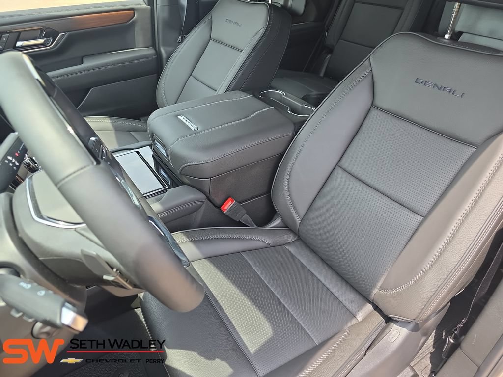 New 2026 GMC Yukon Denali w/ Denali Reserve Package AWD/4WD image 16