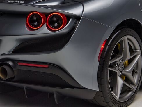 Used 2021 Ferrari F8 Tributo RWD image 37