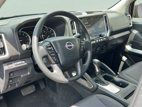 Used 2025 Nissan Frontier SV RWD image 12