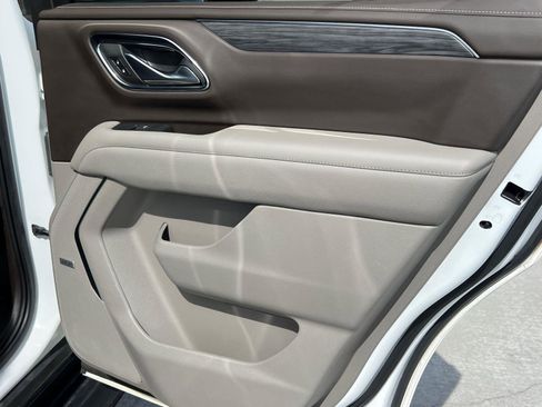 Used 2022 GMC Yukon SLT w/ SLT Luxury Package RWD image 16