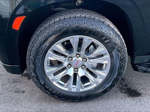 Used 2024 GMC Yukon Denali image 9