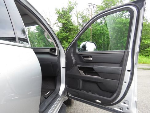 Used 2023 Toyota Tundra Limited AWD/4WD image 11